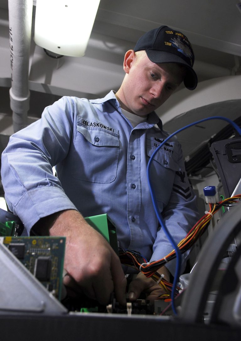 Data Centres’ Thirst: The Water Behind the Cloud Technicians working between server racks in a large data centre